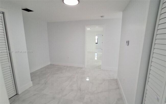 Building Photo - 216 Shadow Way