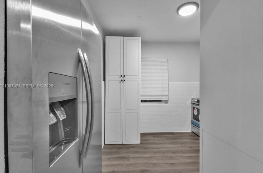 Building Photo - 547 NW 49th St