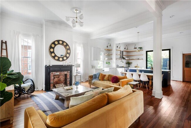 Building Photo - 383 Park Ave SE