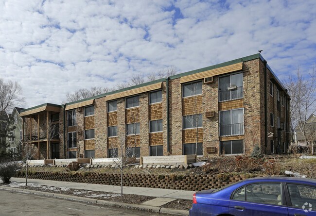 Primary Photo - 2440 Harriet Ave S