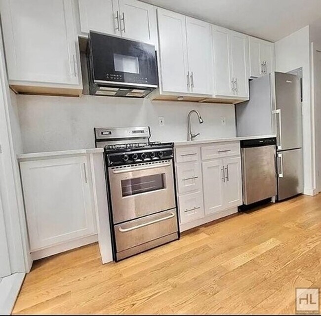 Building Photo - GREENE AVENUE / Spacious 1-Bed 1-Bath / Mi...