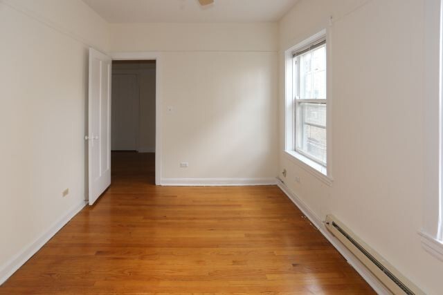 Building Photo - 821 W Waveland Ave
