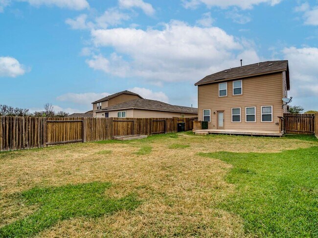 Building Photo - 216 Isabel Ln