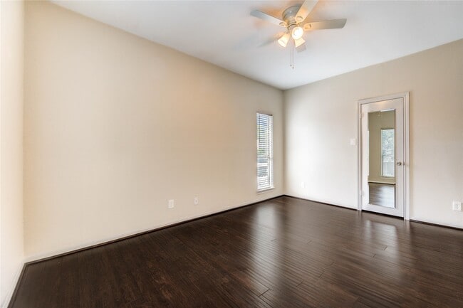 Building Photo - 726 Bering Dr