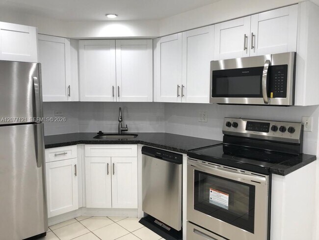 Building Photo - 1408 Brickell Bay Dr
