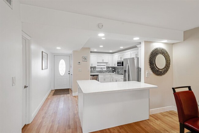 Building Photo - 361 S Hollybrook Dr