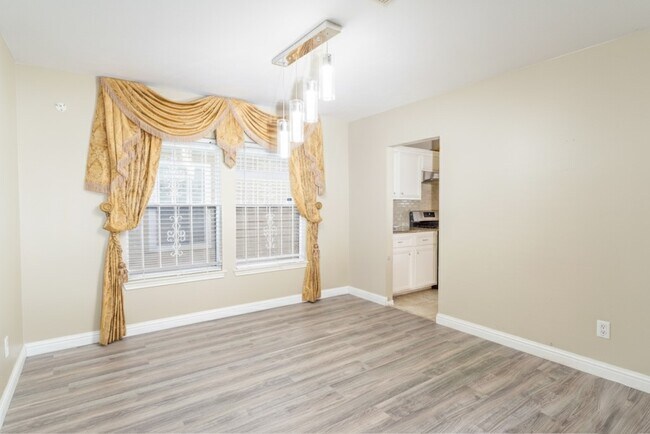 Building Photo - 12819 Wisteria Park Dr