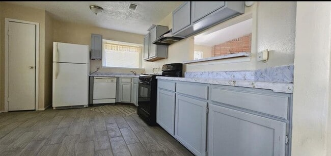 Building Photo - 5110 Quebec Blvd