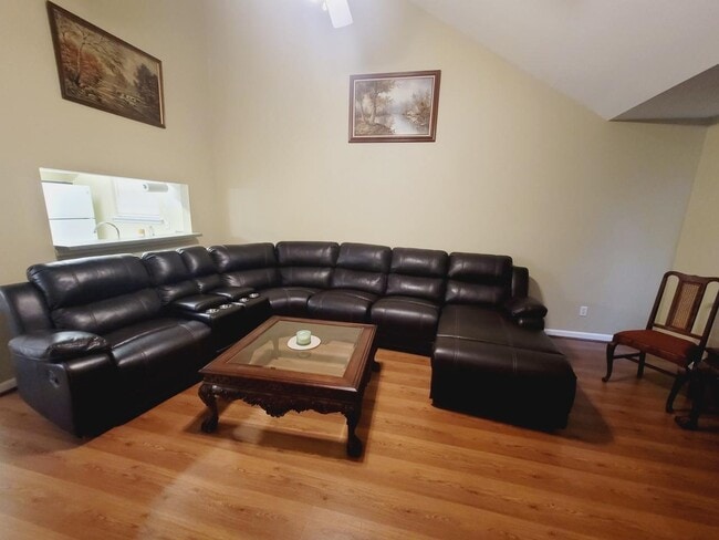 Building Photo - 1926 Fannie Dr