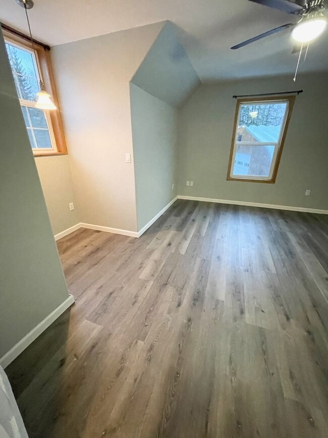 Building Photo - Large 4 bd, 2.5 bath home for rent in Nort...