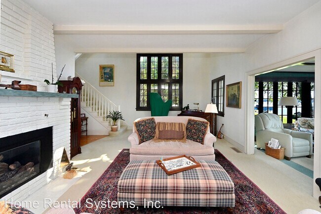 Building Photo - 3 br, 3 bath House - 425 Lakeview Avenue