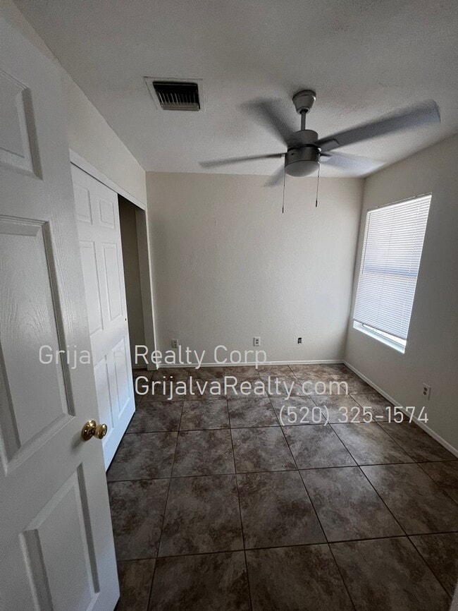 Building Photo - 3 Bedroom, 2 Bath House for Rent Northwest...