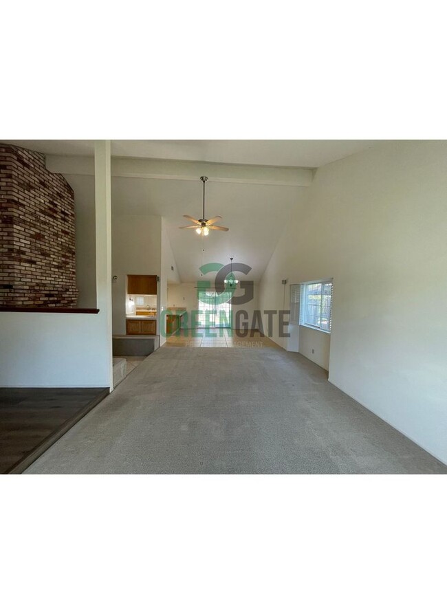 Building Photo - Beautiful 3 BEDROOM 2 BATH HOME IN MODESTO...