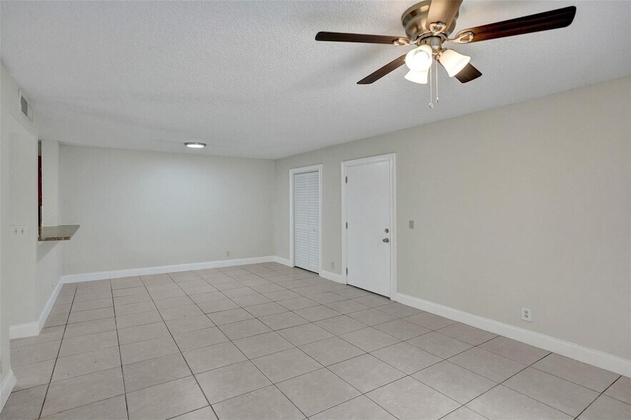 Building Photo - 10773 Cleary Blvd