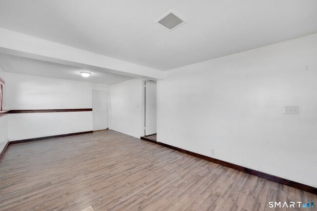 Building Photo - 178 Kelly Rd