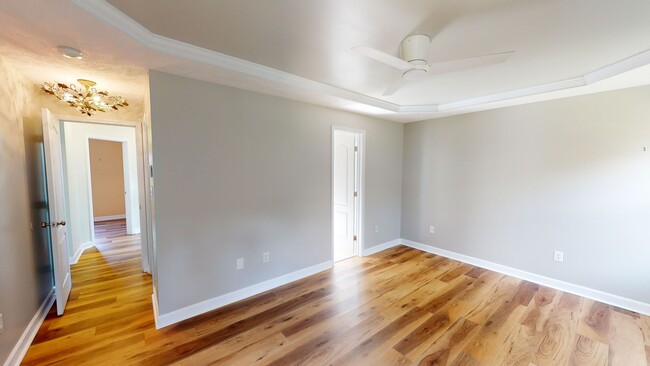 Building Photo - $300 OFF First Month's Rent! 3 Bedroom Ran...