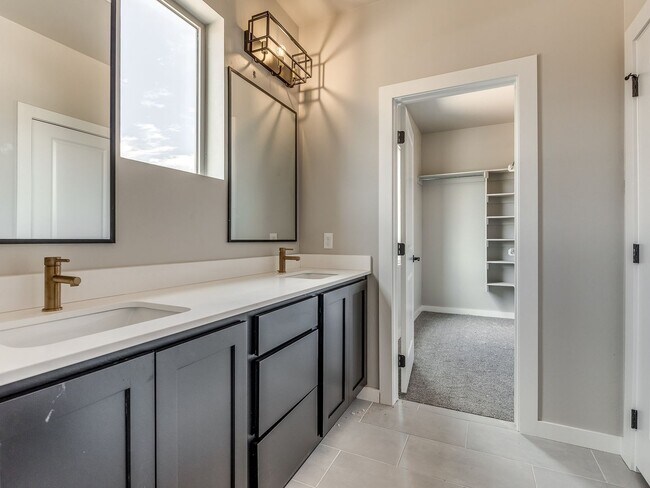 Building Photo - Beautiful New Construction Home in Edmond/...