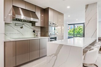 Building Photo - 2901 S Bayshore Dr