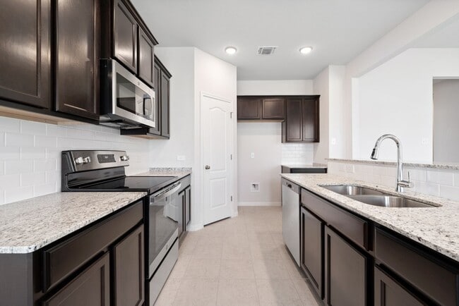 Building Photo - 4 Bedroom Home in Troy ISD!