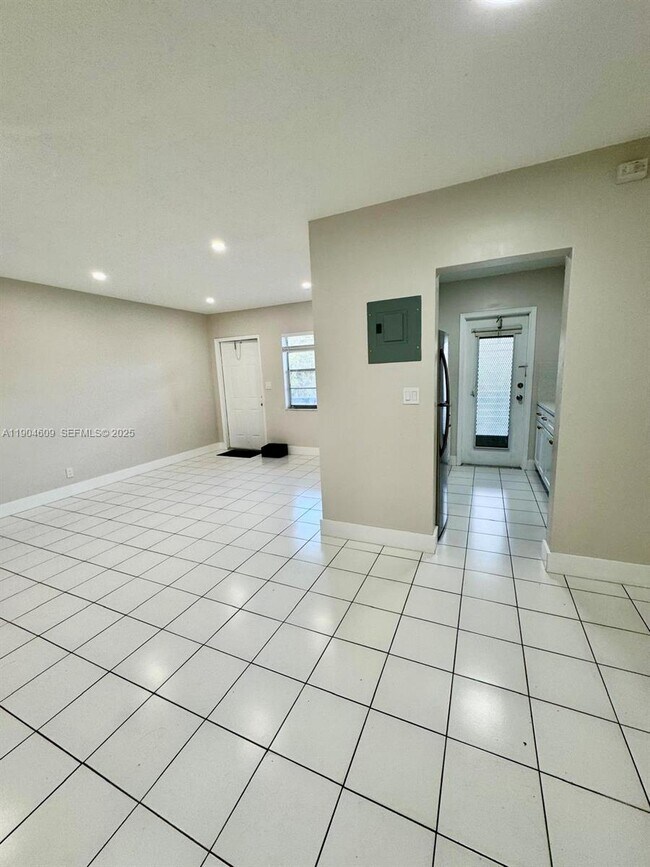 Building Photo - 2418 Polk St