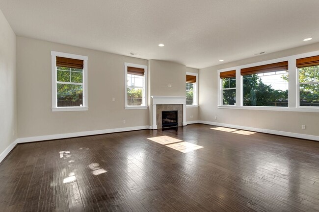 Building Photo - Spacious 4BR/3BA in Beaverton