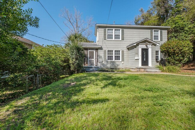 Building Photo - Charming Midtown Apartment