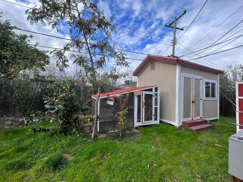 Building Photo - 7425 Carella Dr