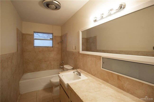 Building Photo - 15 W Cano St