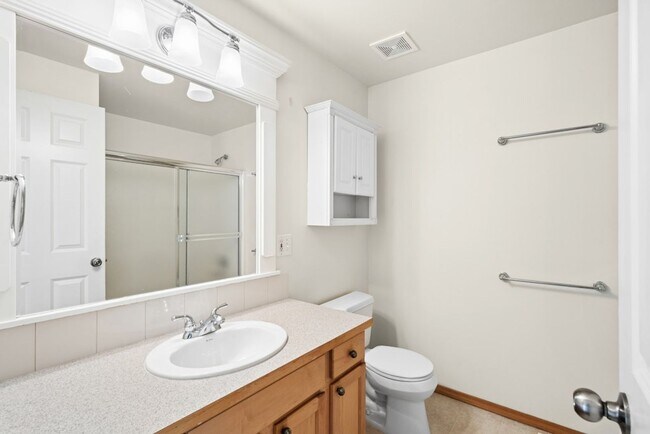 Building Photo - 3Bd/1.75Ba Bellevue House