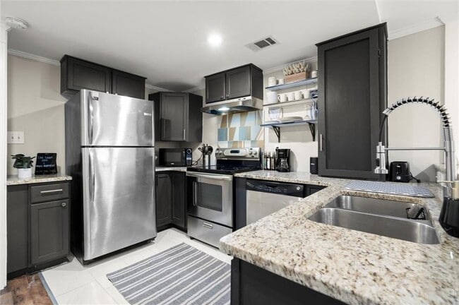 Building Photo - 153 Randolph St NE