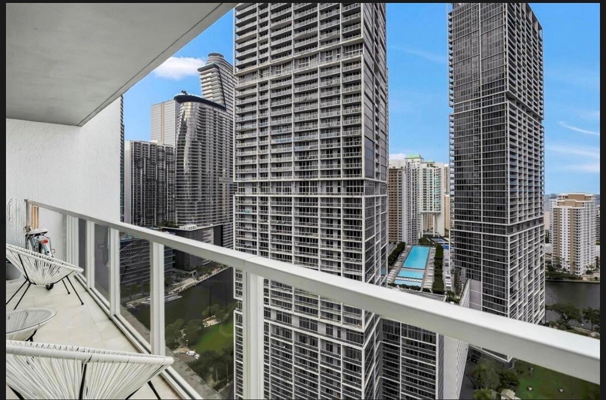 Building Photo - 500 Brickell Ave