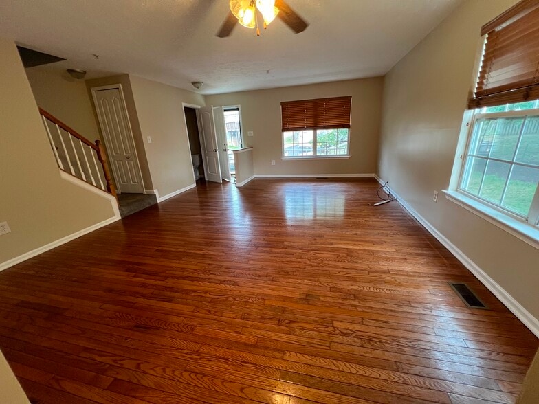 Building Photo - 2495 Deerfield Ln