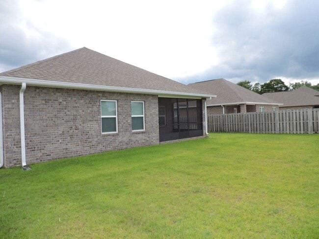 Building Photo - Beautiful home in gated community!
