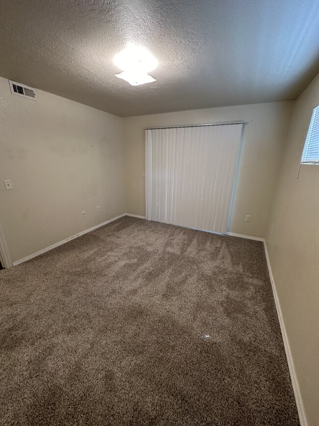 Building Photo - "Modern 2-Bed, 2-Bath Retreat in Boise's Heart – 985 Sq Ft of Pure Comfort!"