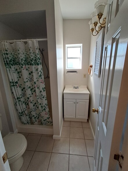 Full bath with stand up shower - 112 S 9th St