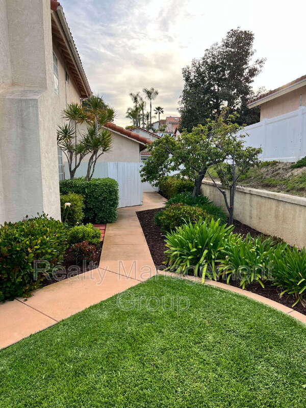 Building Photo - 1161 Paseo Primavera