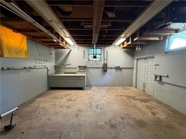 Building Photo - 314 1st St