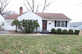 Building Photo - 2 Bedroom 1 Bath Home In Mission Kansas