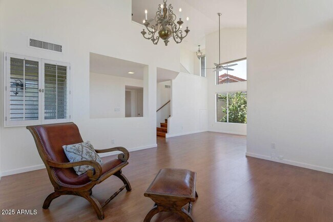 Building Photo - 4020 E Laurel Ln