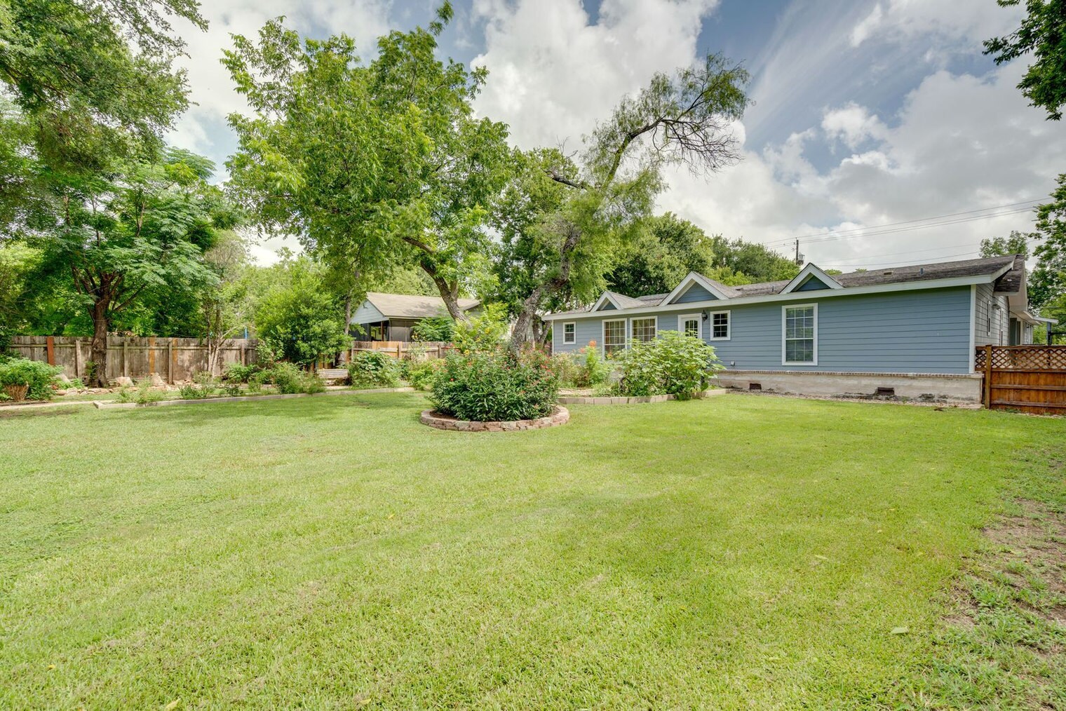 Building Photo - 2609B Wheless Ln