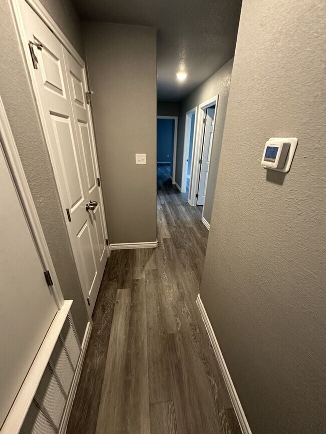 Building Photo - AVAILABLE NOW!