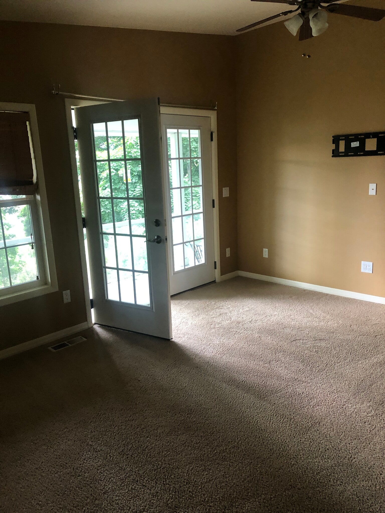 Building Photo - 310 SE Dilke St