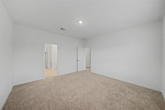 Building Photo - 4215 Camden Lakes St