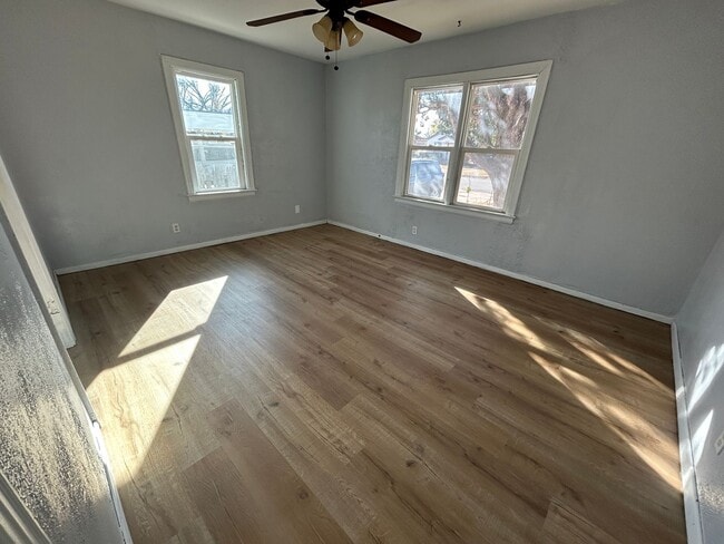 Building Photo - Large 3 bed 1 bath Home