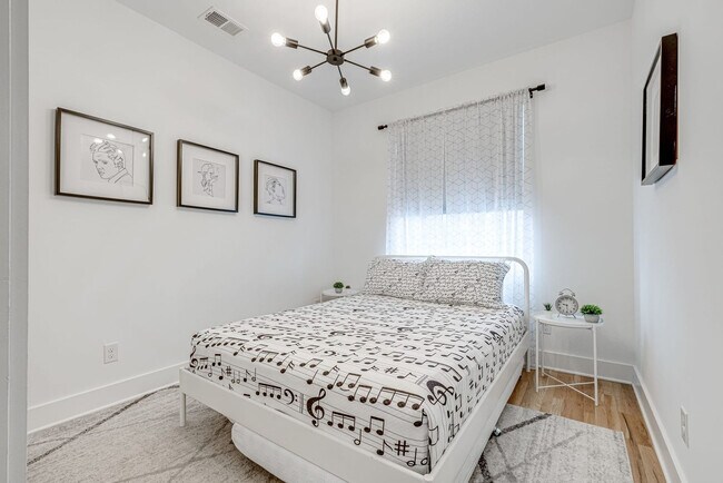 Building Photo - 2807 Delaware Ave