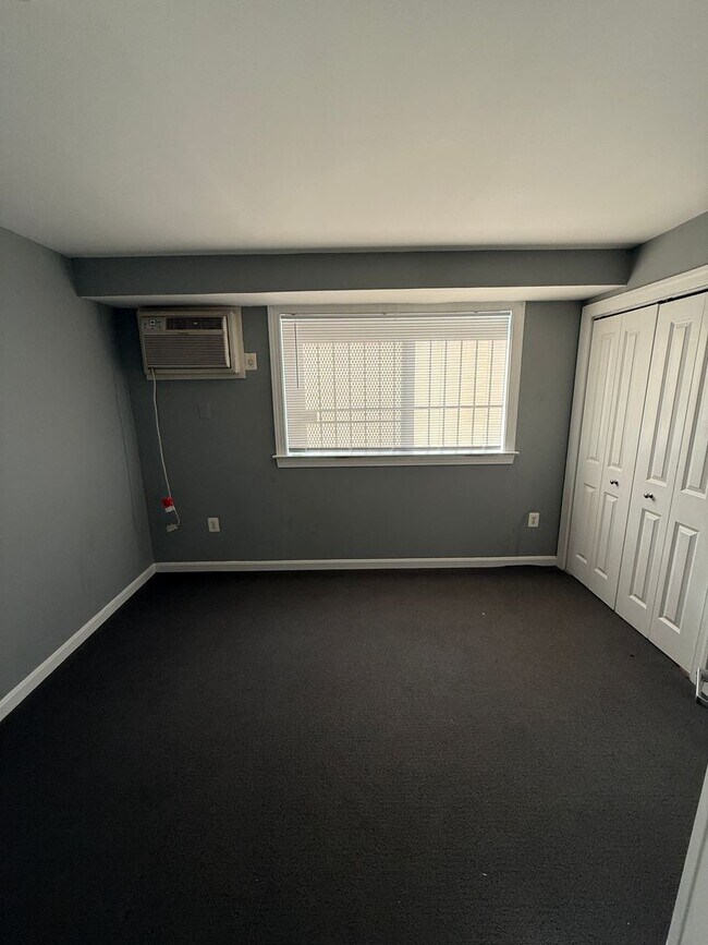 Building Photo - Beautiful 2 Bedroom 1 Bath Condo Conveniently Located