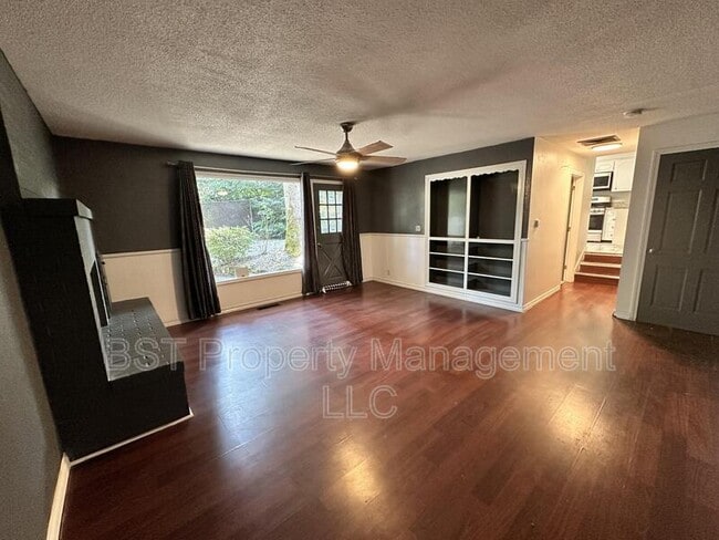 Building Photo - 1458 Greenwood Dr NE