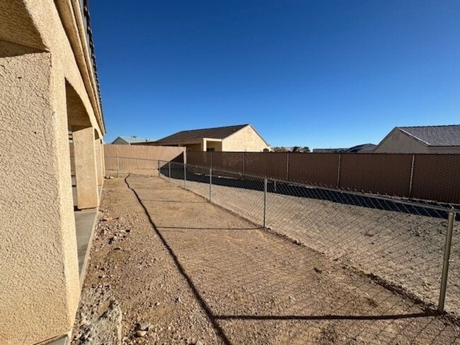 Building Photo - 3 Bedroom 2Ba with Side RV Space & fenced yard