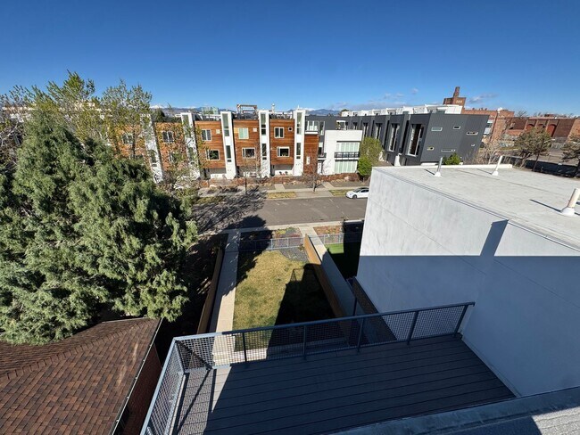 Building Photo - Perfect Sloan Lake Home with all the features and great views