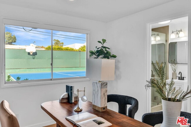 Building Photo - 802 N Crescent Dr